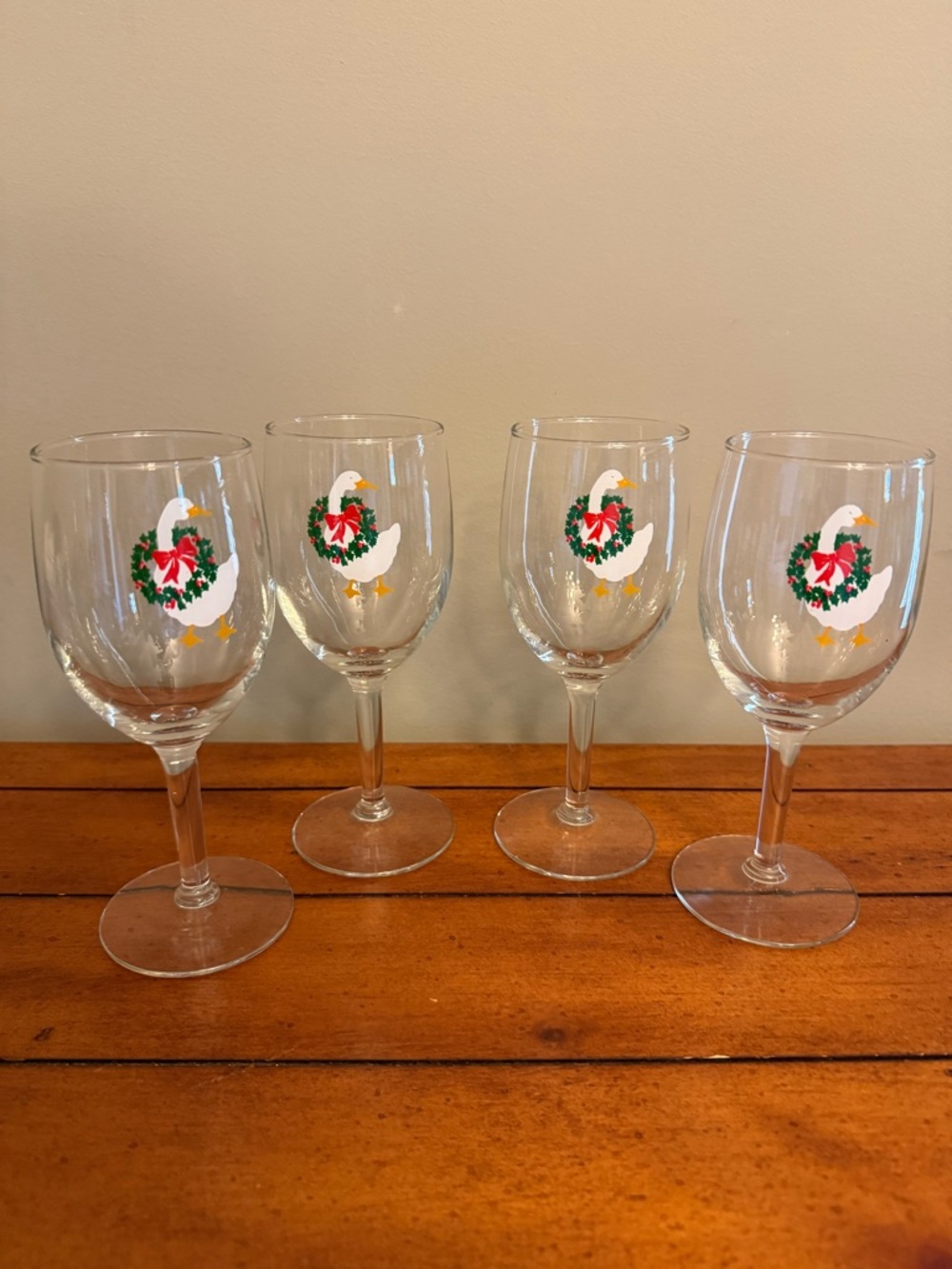 Holiday Goose Wine Glasses - Clear with Green & Red Wreath Lot of 4